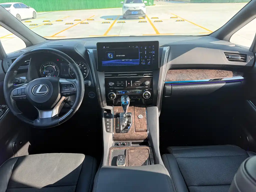 Toyota Vellfire 2023 — фото 15