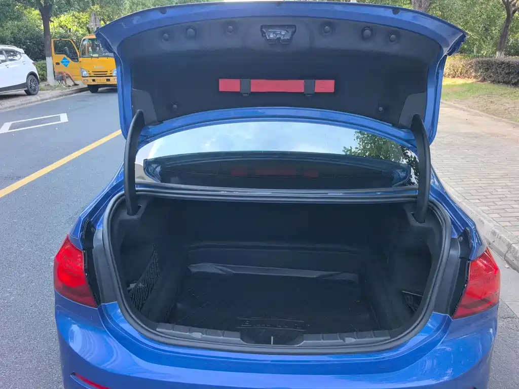 BMW 1 Series 2017 — фото 14