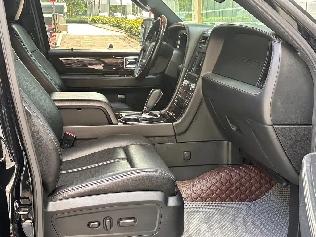 Lincoln Navigator 2018 — фото 13