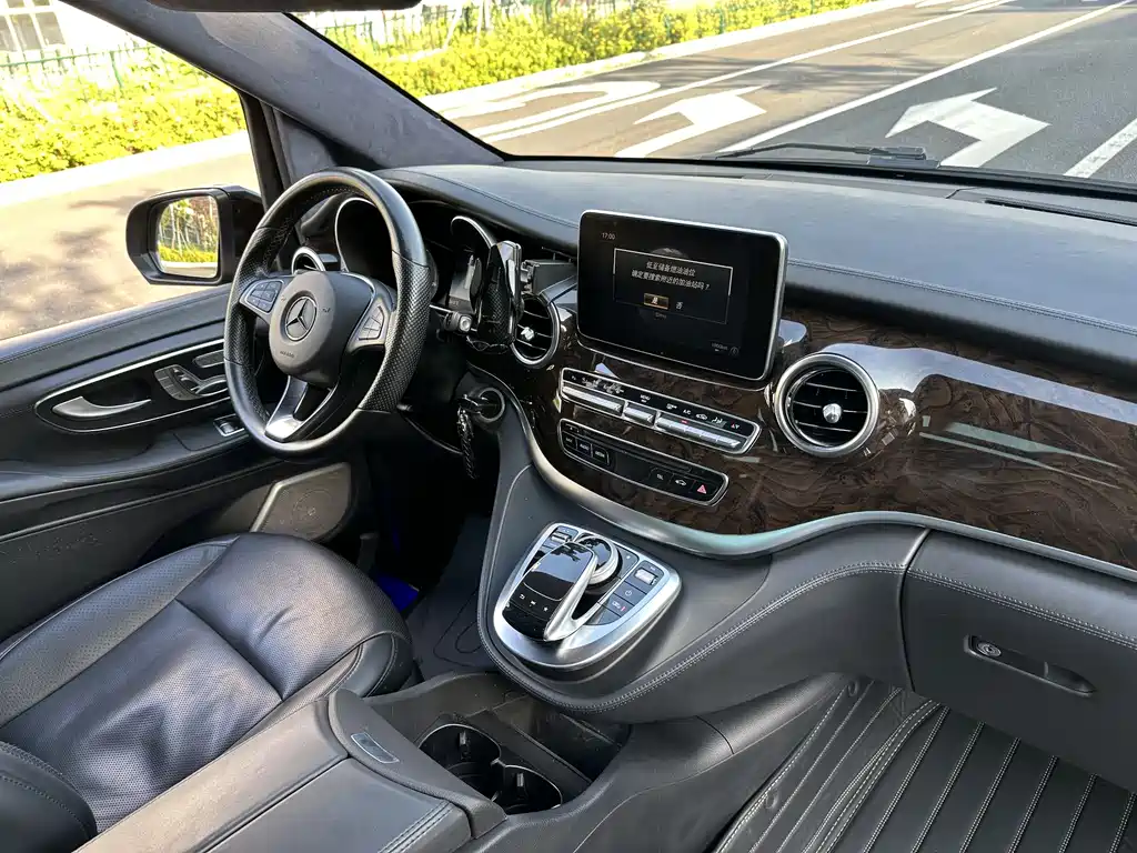 Mercedes-Benz V-Class 2019 — фото 14