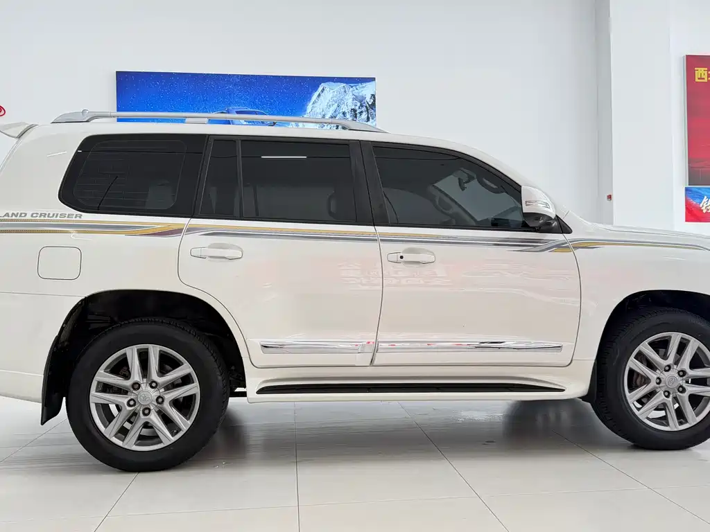 Toyota Land Cruiser 2015 — фото 12