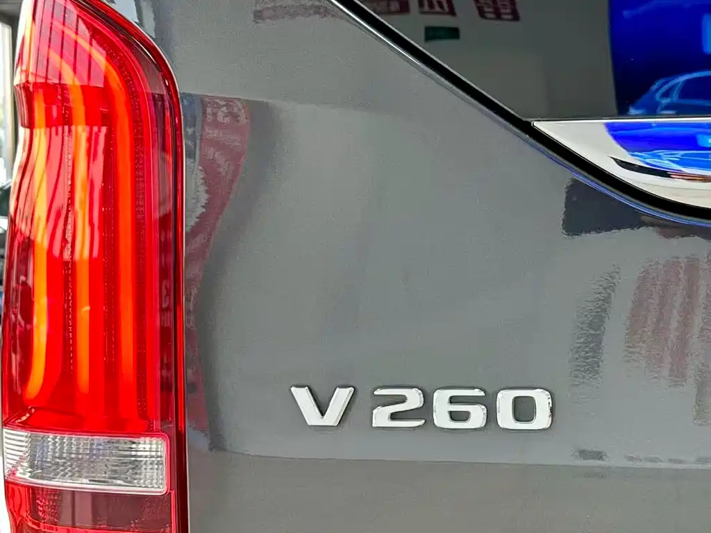 Mercedes-Benz V-Class 2023 — фото 22