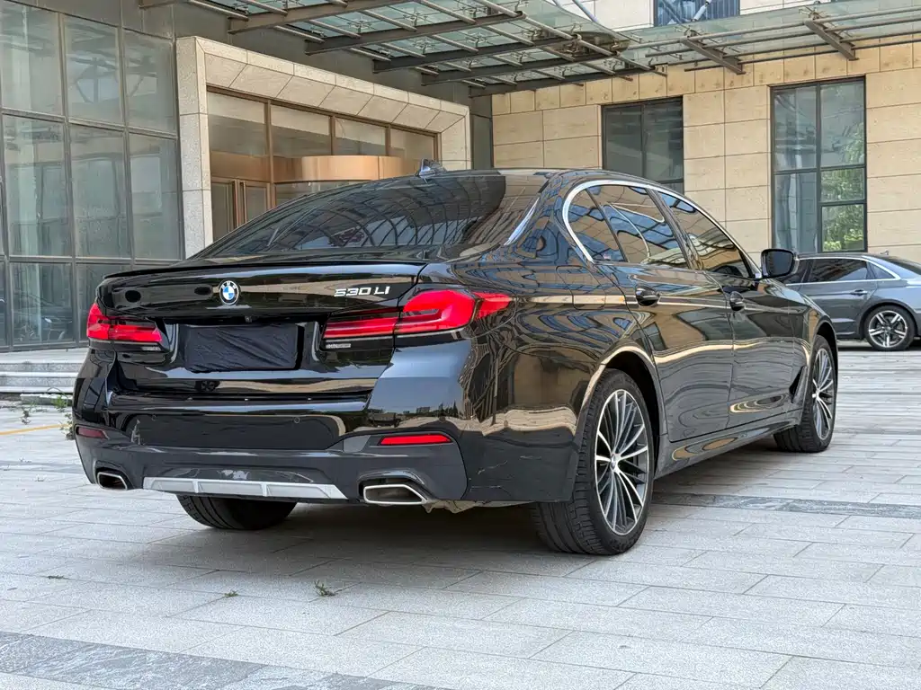 BMW 5 Series 2021 — фото 17