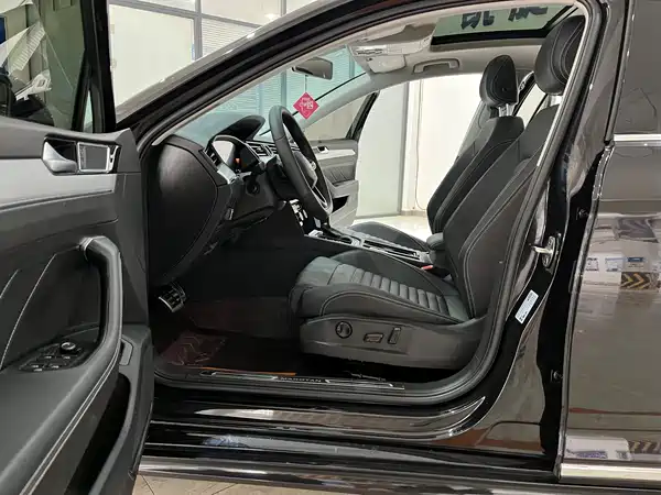 Volkswagen Magotan 2025