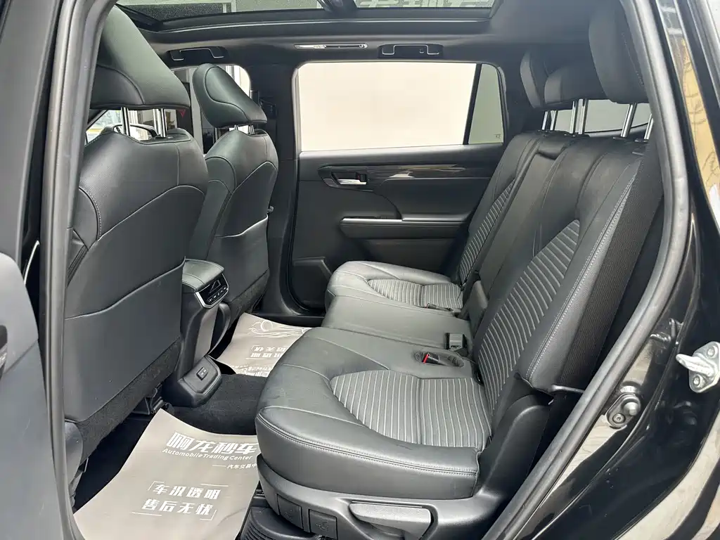 Toyota Crown Kluger 2023 — фото 14