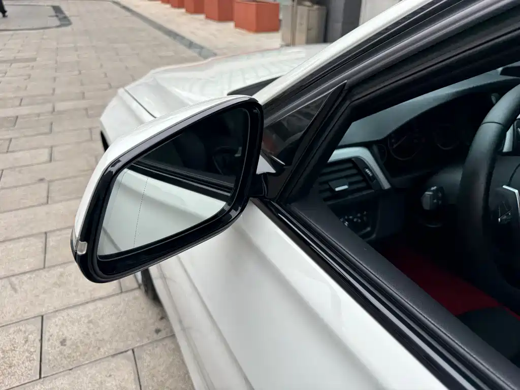 BMW 3 Series 2019 — фото 16