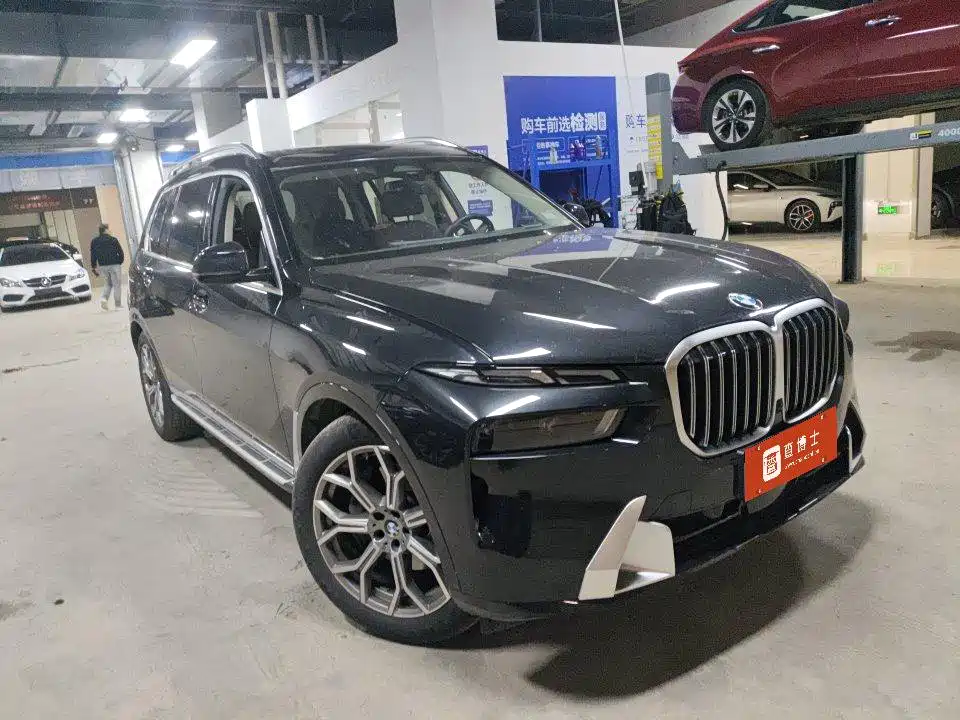 BMW X7 2023 — фото 1