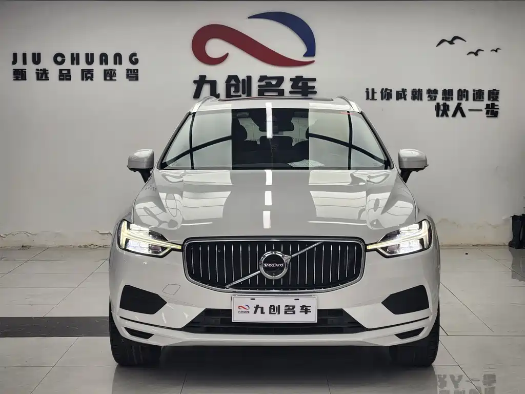 Volvo XC60 2019 — фото 1