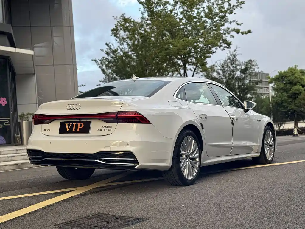 Audi A7L 2023 — фото 11