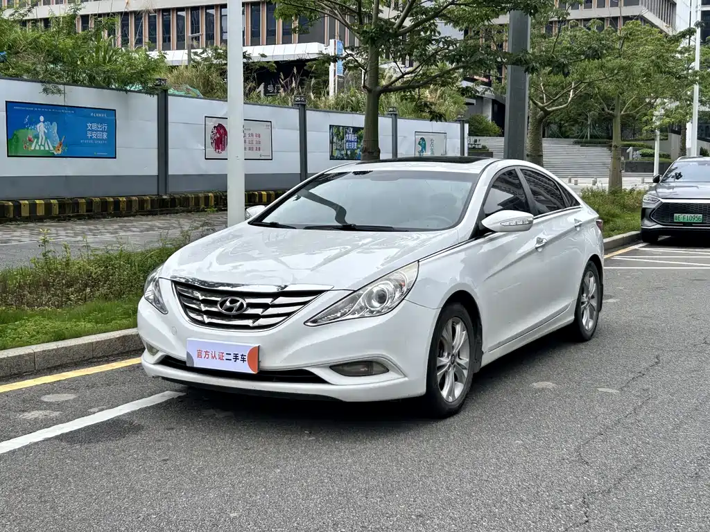 Hyundai Sonata 2013 — фото 1