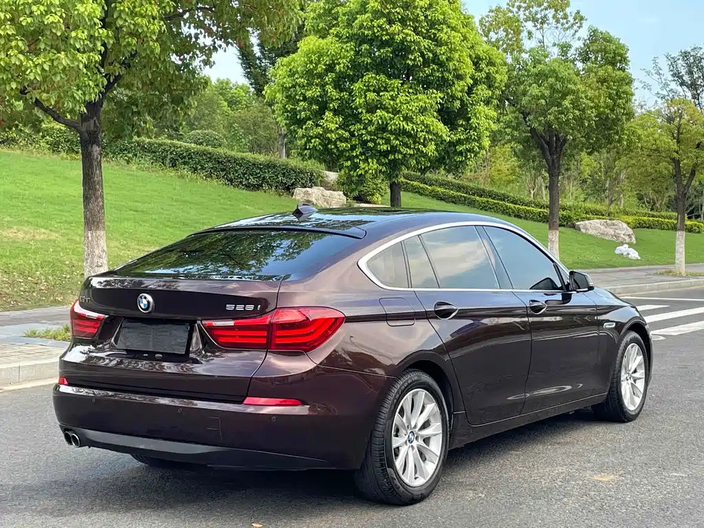 BMW 5 Series GT 2015 — фото 15