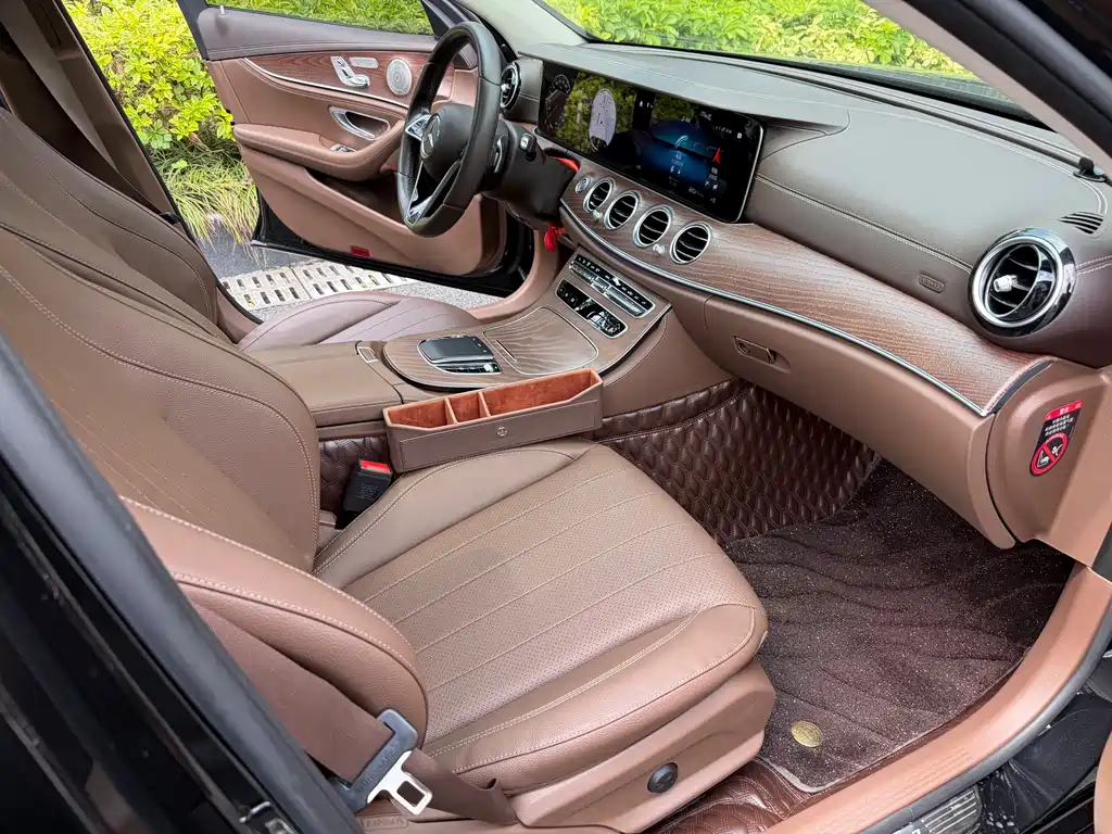 Mercedes-Benz E-Class 2023 — фото 12
