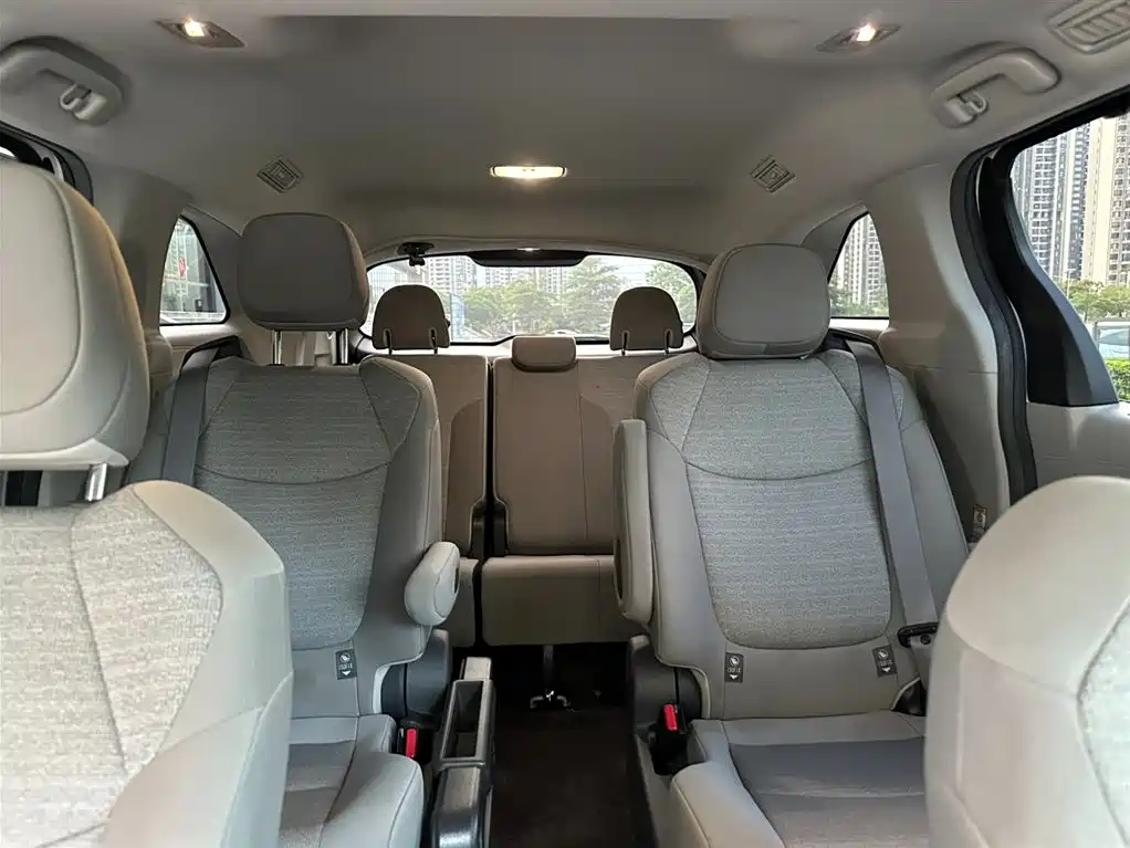 Toyota Sienna 2023 — фото 10