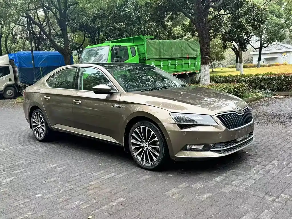 Skoda Superb 2017 — фото 3