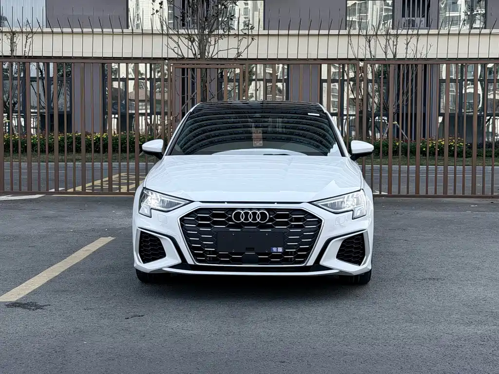 Audi A3 2023 — фото 2