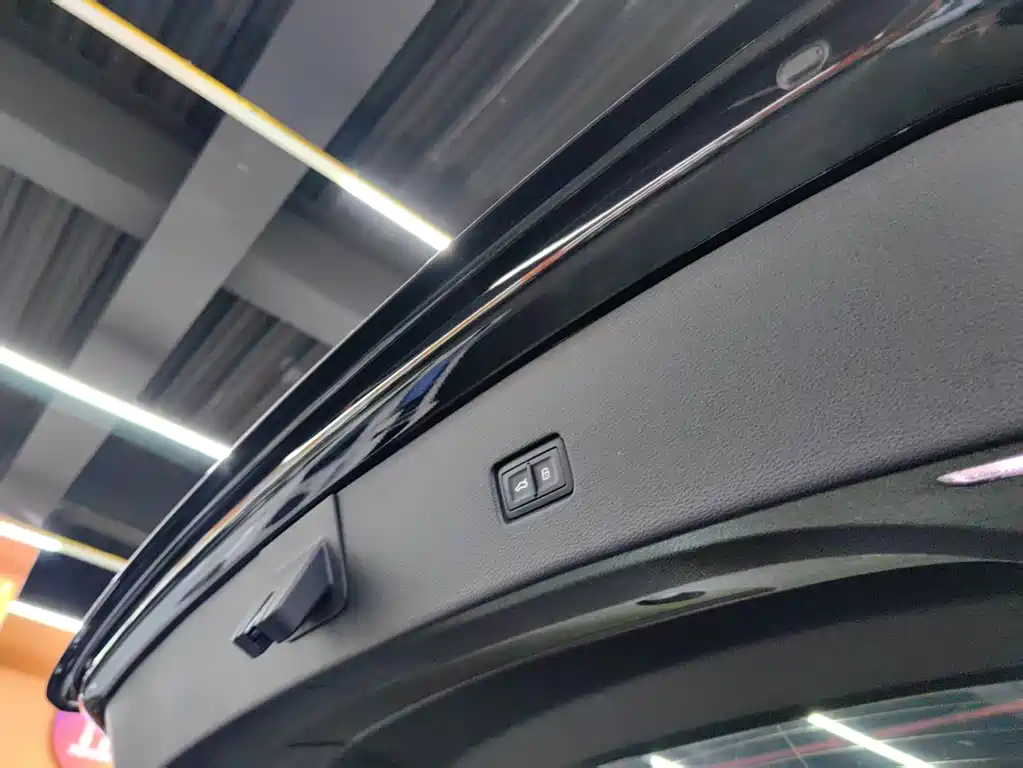 Audi Q8 2020 — фото 15