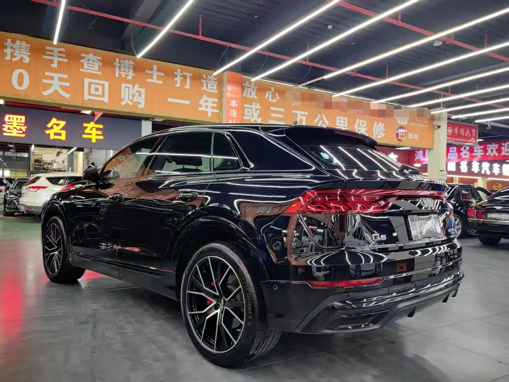 Audi Q8 2020 — фото 18