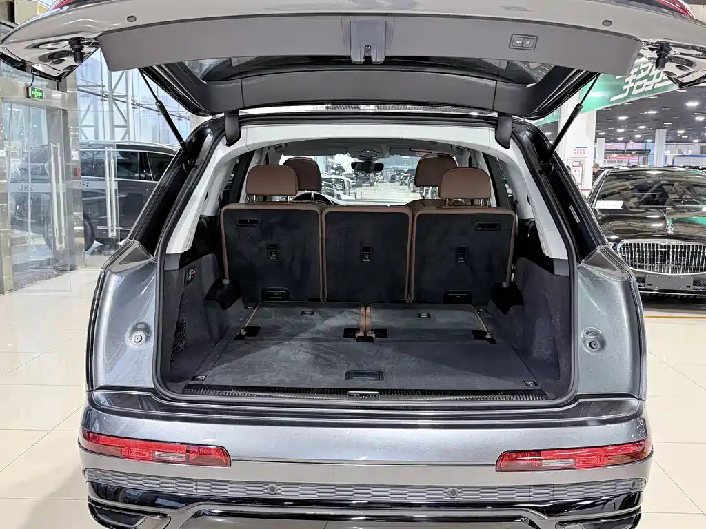 Audi Q7 2021 — фото 16