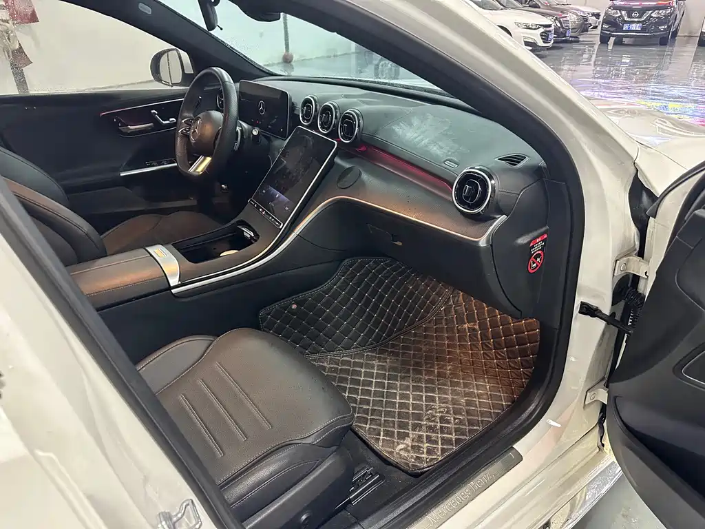 Mercedes-Benz C-Class 2023 — фото 9