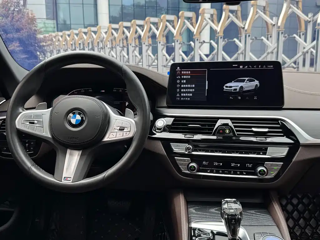 BMW 5 Series 2023 — фото 16