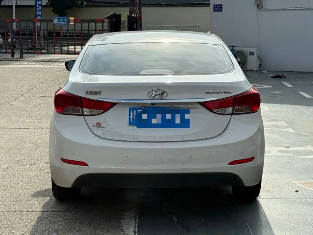 Hyundai Elantra 2014 — фото 8