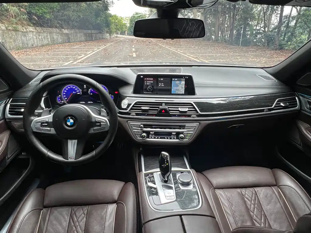 BMW 7 Series 2019 — фото 17