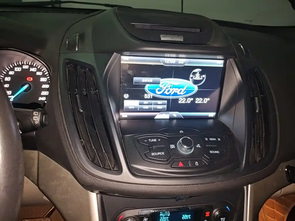 Ford Kuga 2015 — фото 13