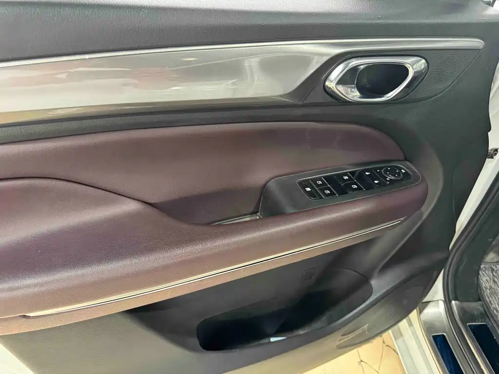 GAC Motor Trumpchi M6 2022 — фото 11