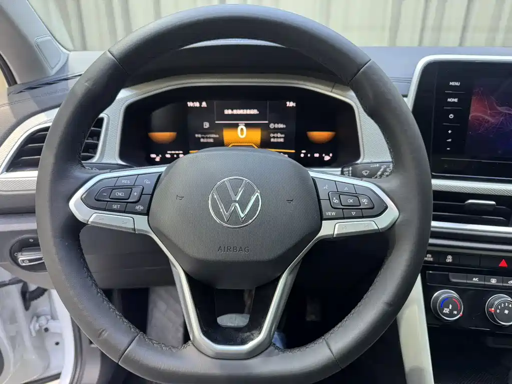 Volkswagen T-Roc 2023 — фото 12