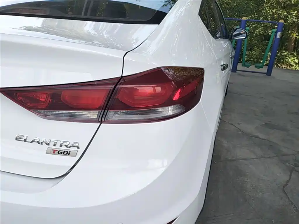 Hyundai Elantra 2018 — фото 8