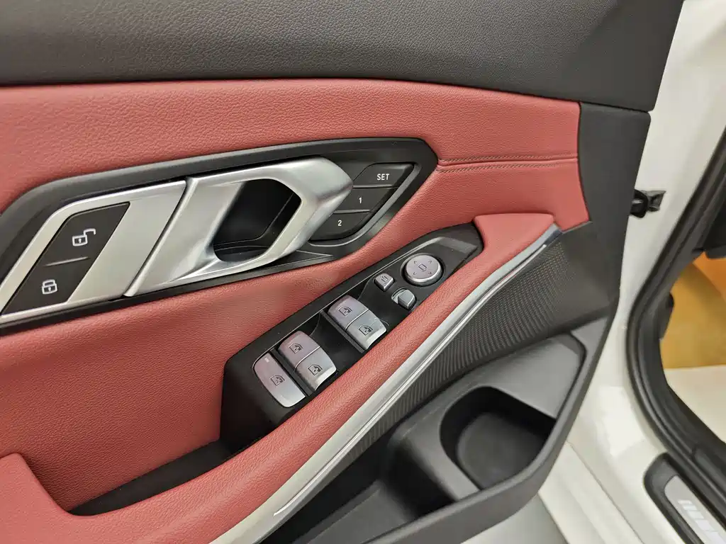 BMW 3 Series 2023 — фото 17