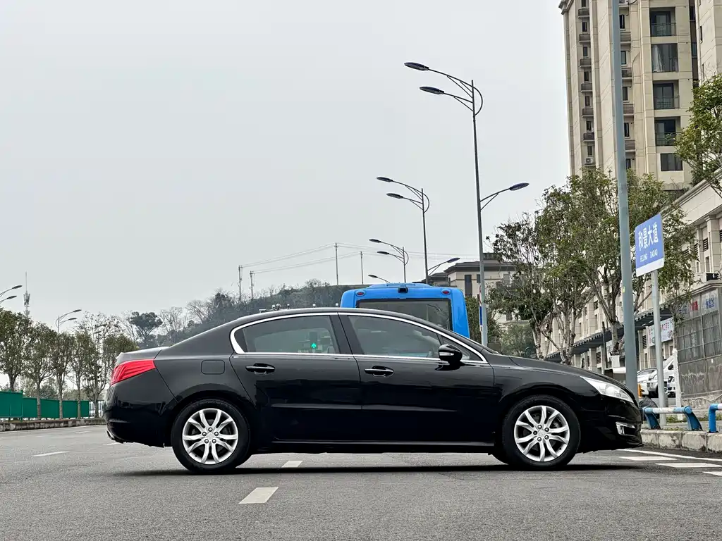 Peugeot 508 2013 — фото 10