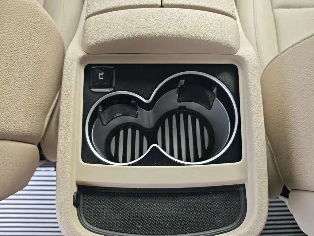 Mercedes-Benz V-Class 2021 — фото 12