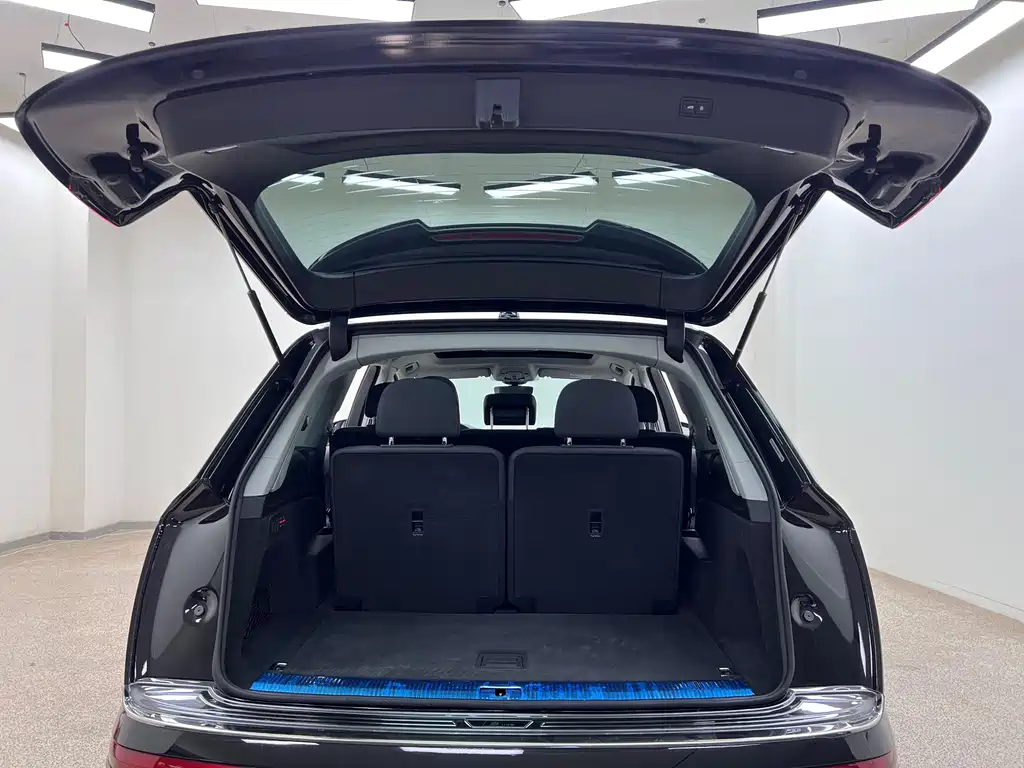 Audi Q7 2021 — фото 31