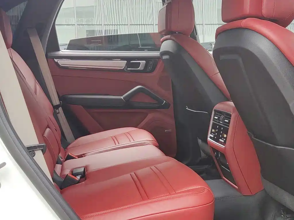 Porsche Cayenne Hybrid 2022 — фото 13