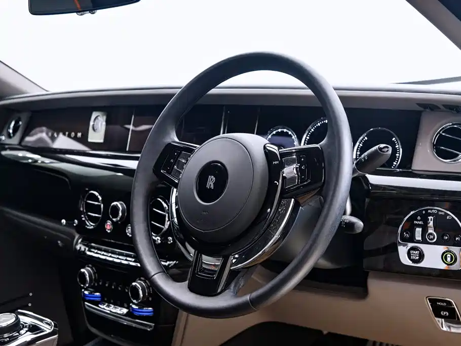 Rolls-Royce Phantom 2019 — фото 7