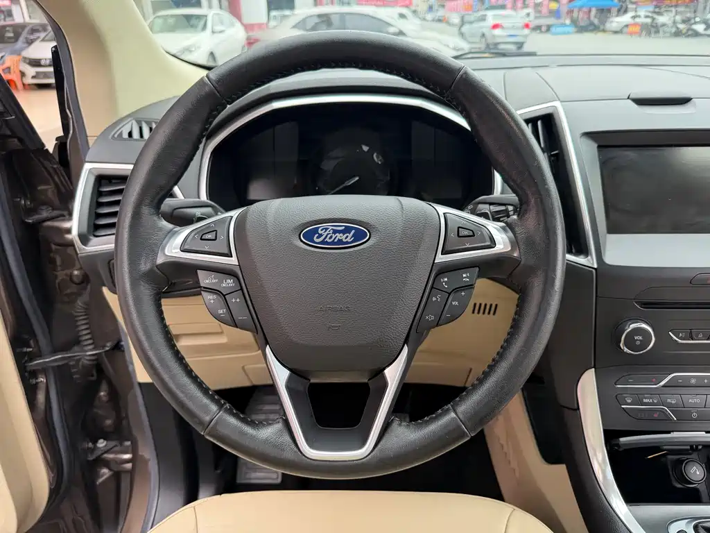 Ford Edge 2016 — фото 29