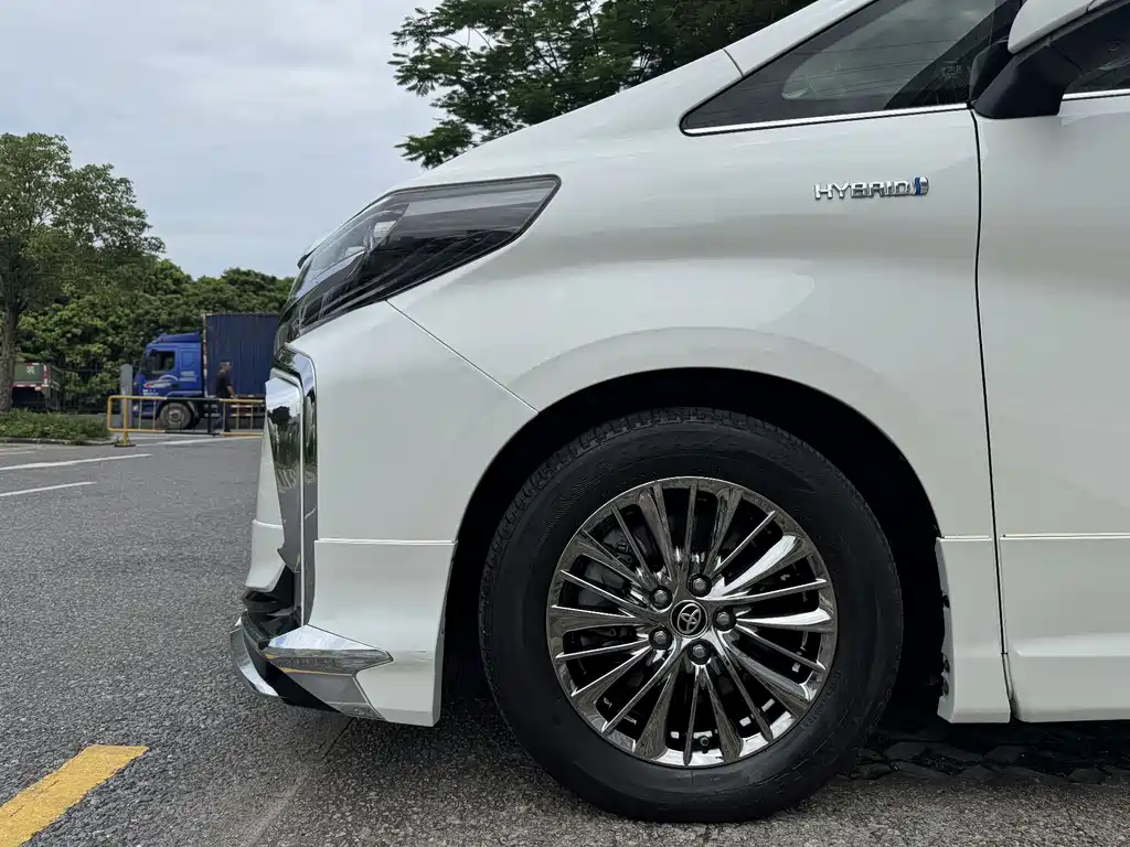 Toyota Alphard 2020 — фото 16