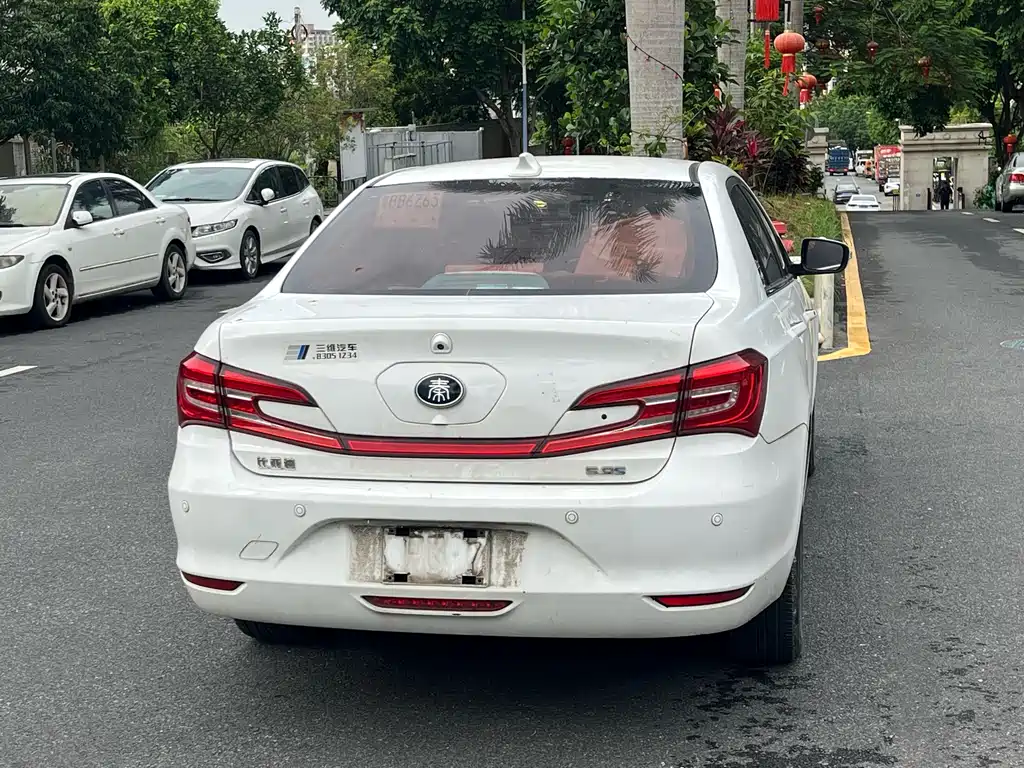 BYD Qin NEV 2017 — фото 15