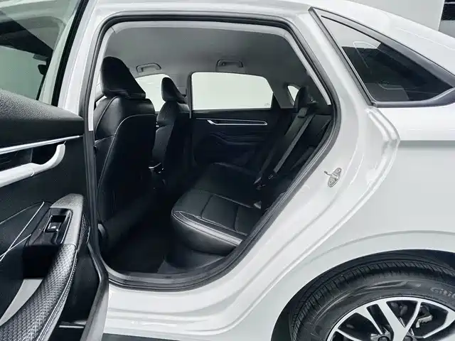 Geely Emgrand 2025 — фото 15
