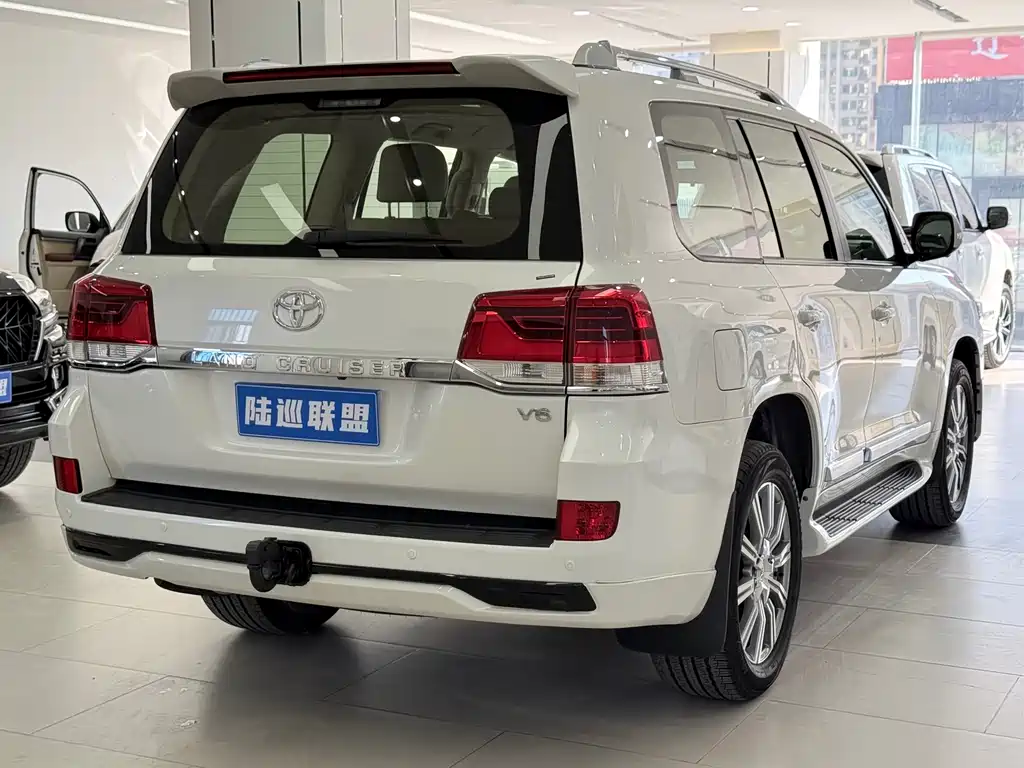 Toyota Land Cruiser 2018 — фото 19