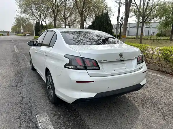 Peugeot 408 2021