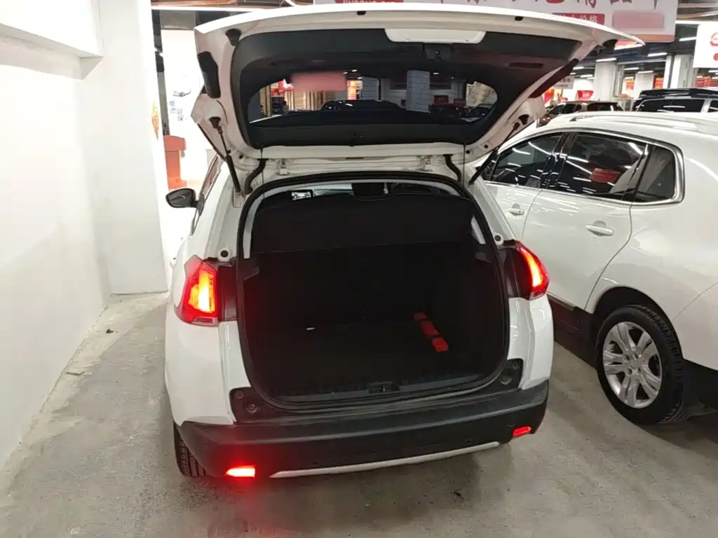Peugeot 2008 2015 — фото 19