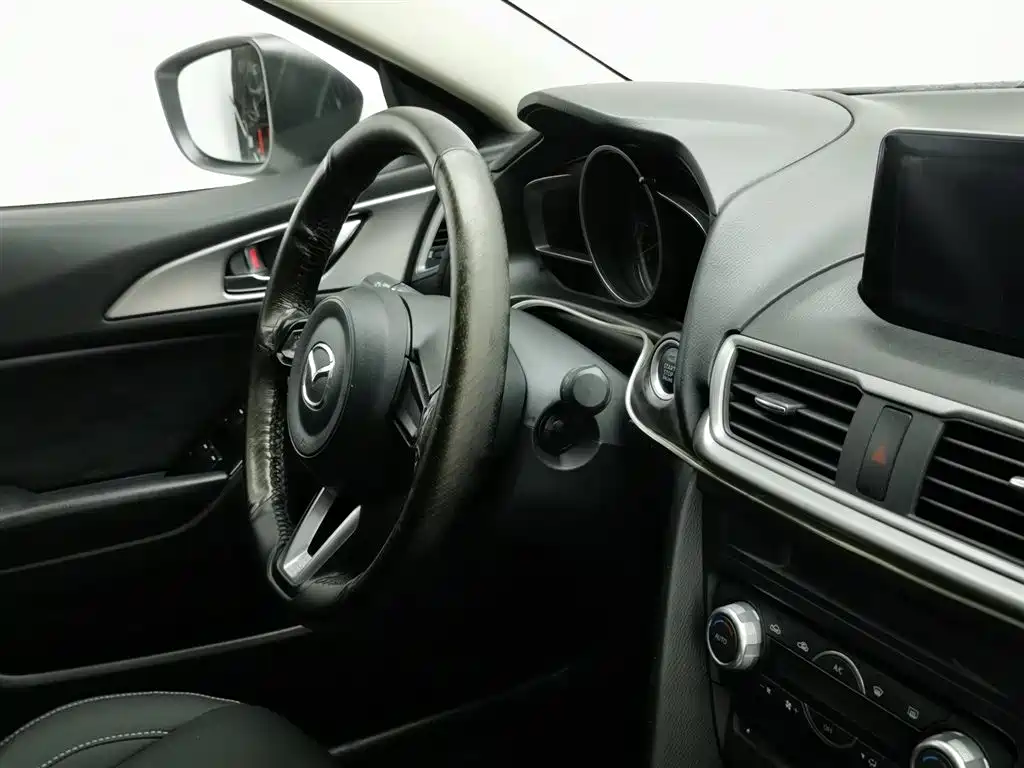 Mazda 3 Axela 2017 — фото 22