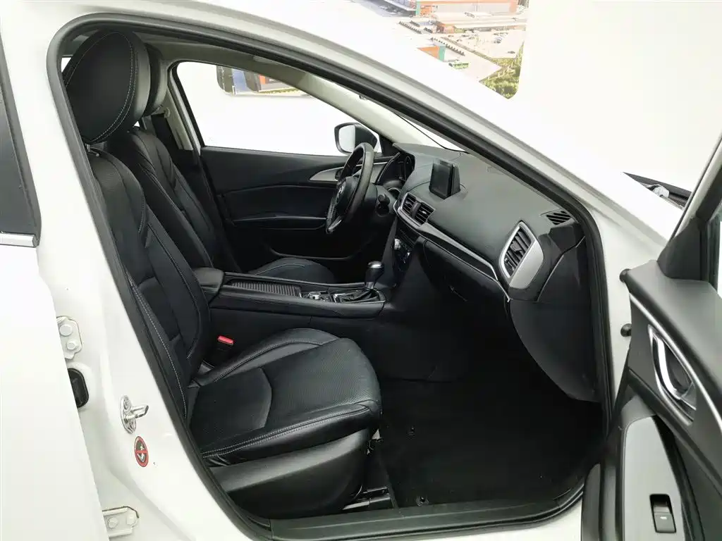 Mazda 3 Axela 2017 — фото 23