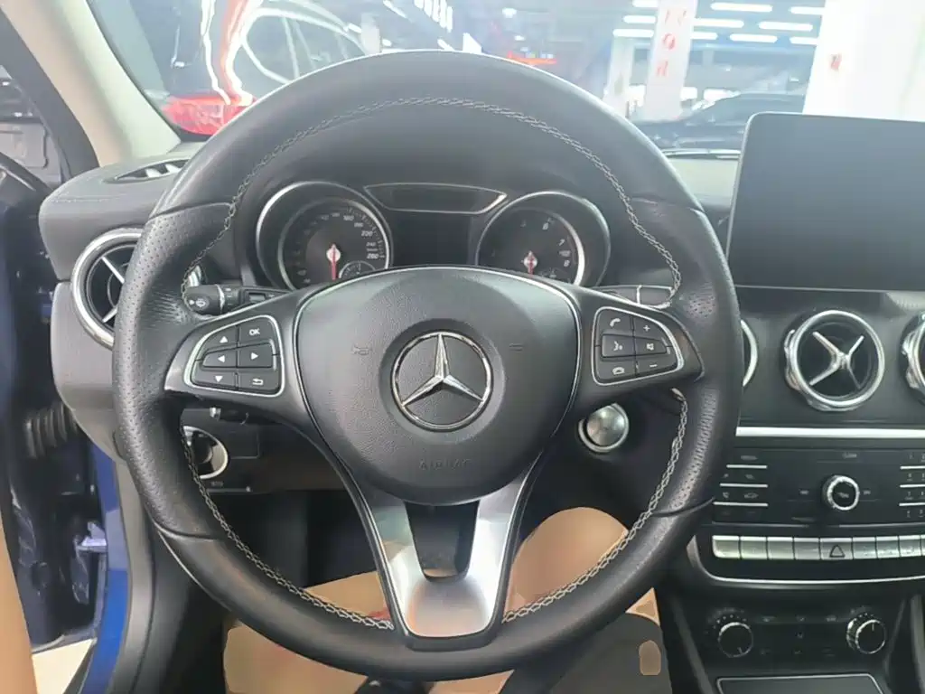 Mercedes-Benz GLA 2018 — фото 11