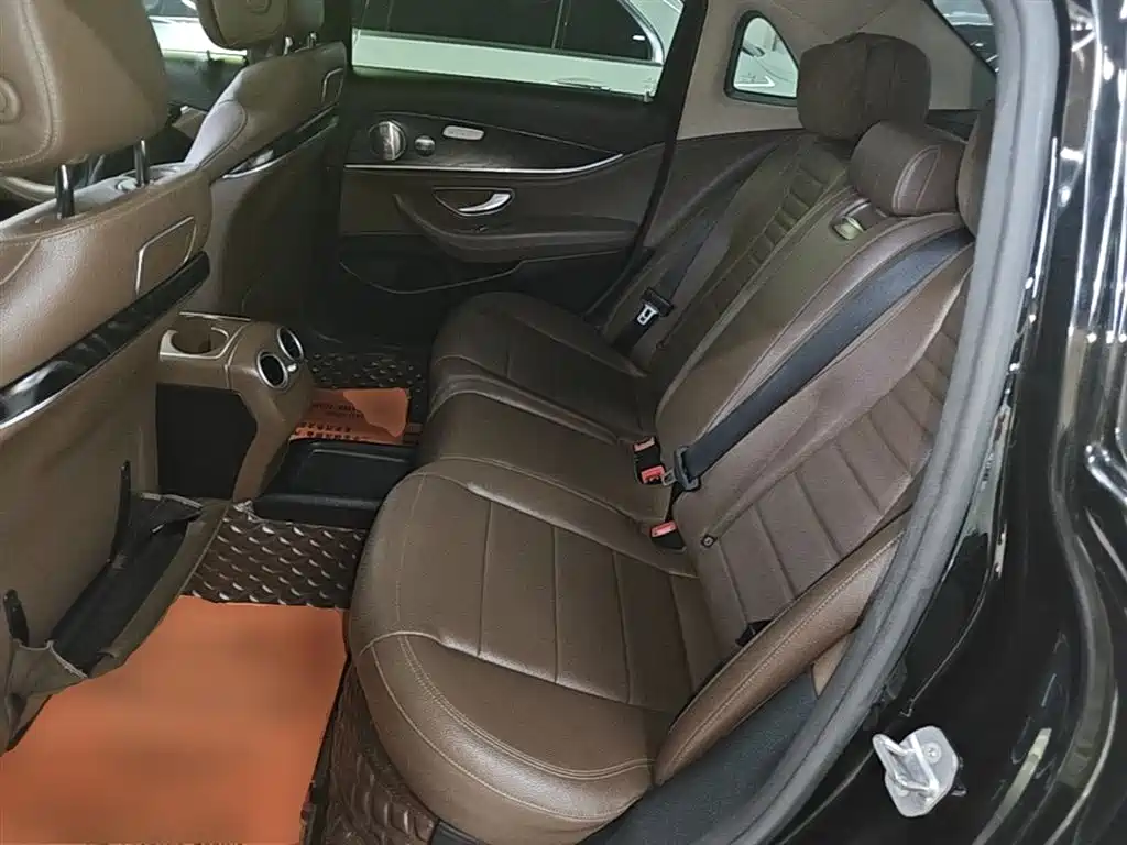 Mercedes-Benz E-Class 2019 — фото 17