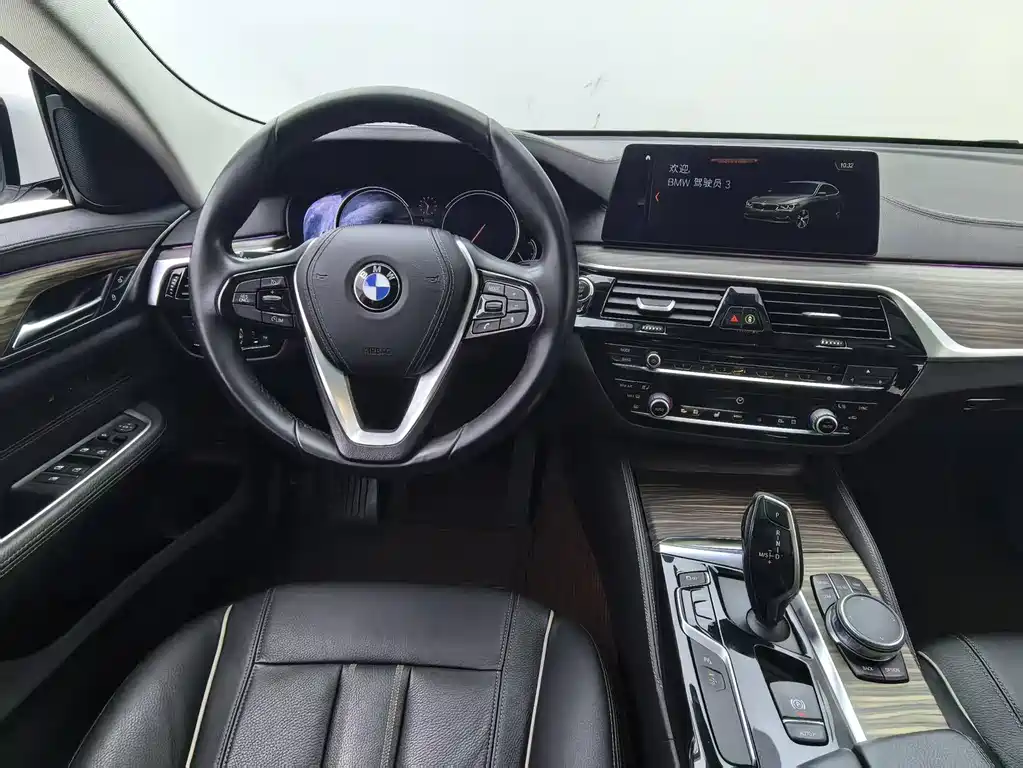 BMW 6 Series GT 2018 — фото 16