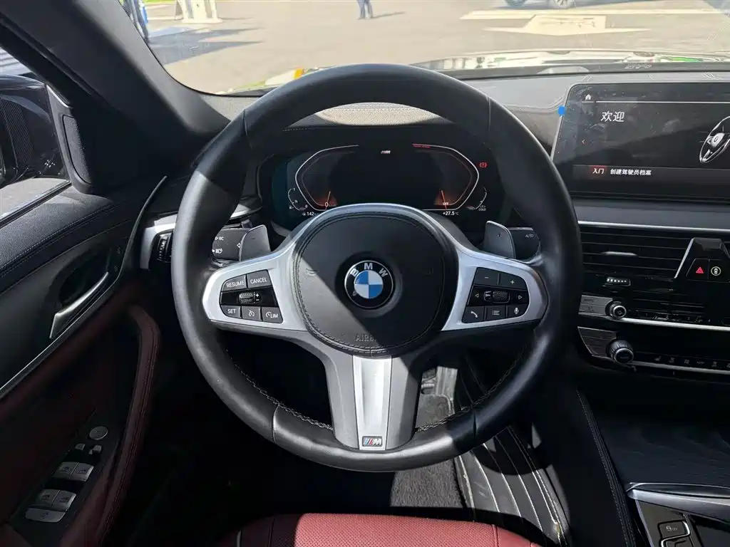 BMW 5 Series 2022 — фото 19