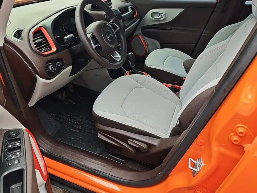 Jeep Renegade 2016 — фото 15